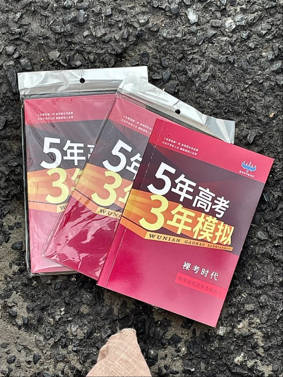 现在公布我们地区群的生日应援凭借超话等级可以来领取本地特产一份先到先得，得做完哦