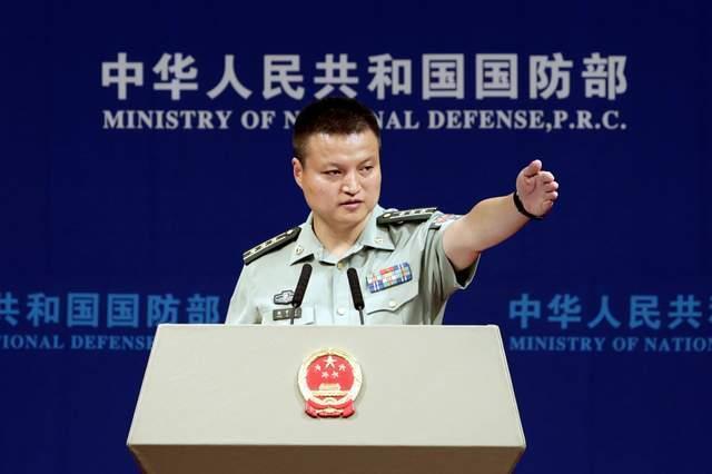 国防部归谁管？

国防部是国务院的军事工作部门，和公安部、教育部等部委一样，都是
