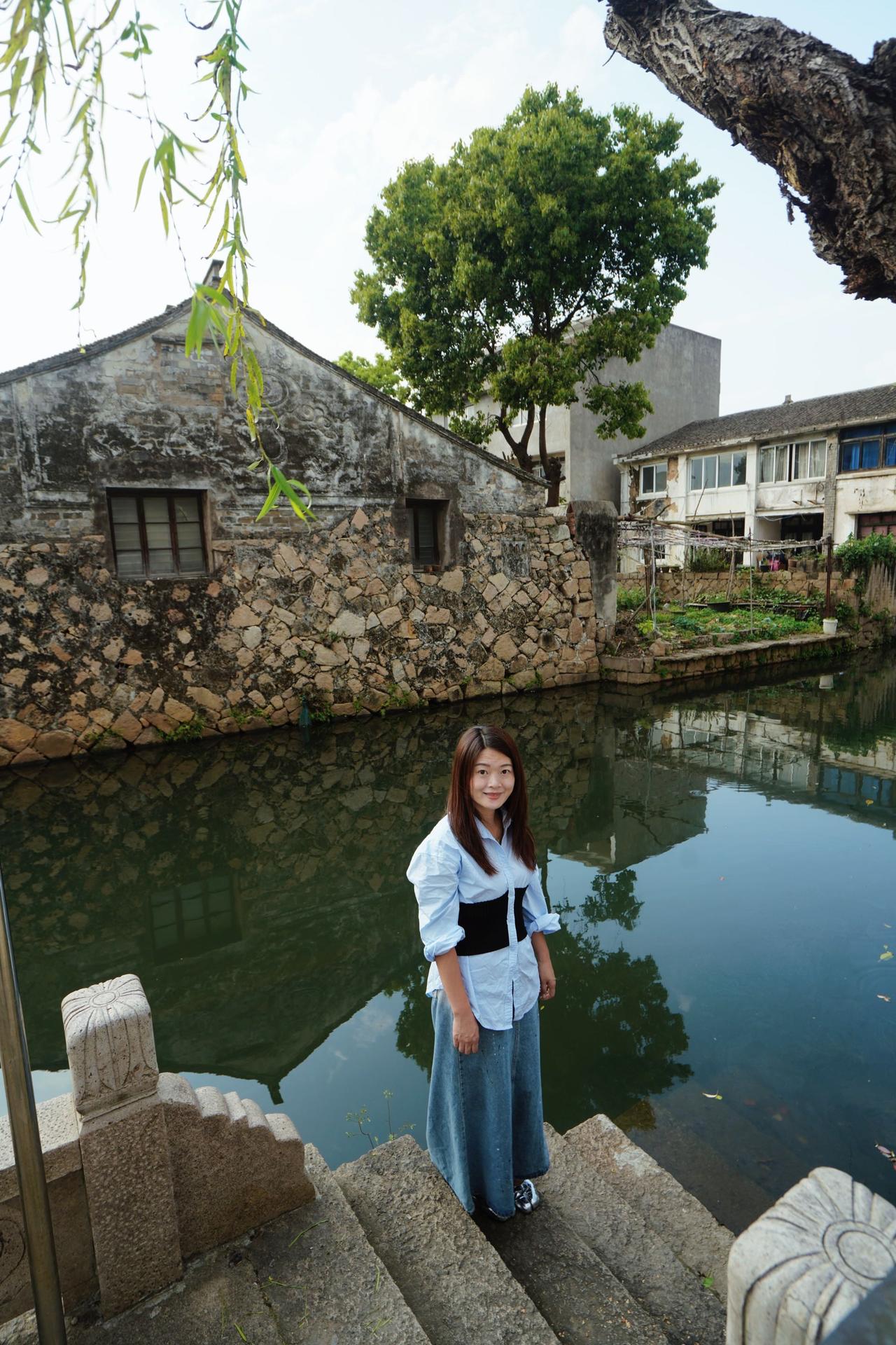 多年后再回永昌堡。
记得它本是1558年王氏族人倾资筑就的抗倭堡垒，曾固若金汤，