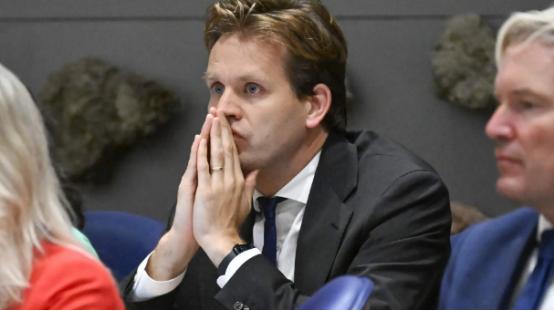 12月17日，中方终于出手了，荷兰没收中企股份尝到后果！
 
从当天起，为期五年