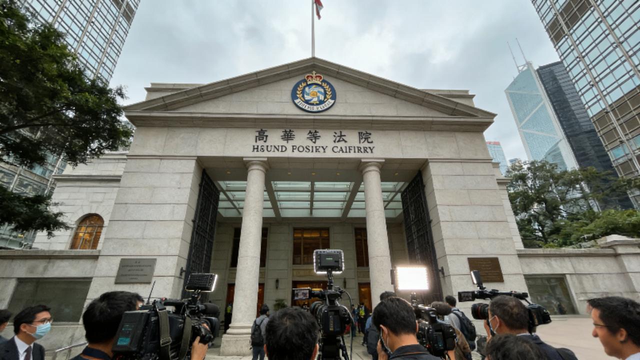 张柏芝庭审崩溃落泪！被前经纪人追讨1159万 千万合约真伪成娱乐圈罗生门
 
1