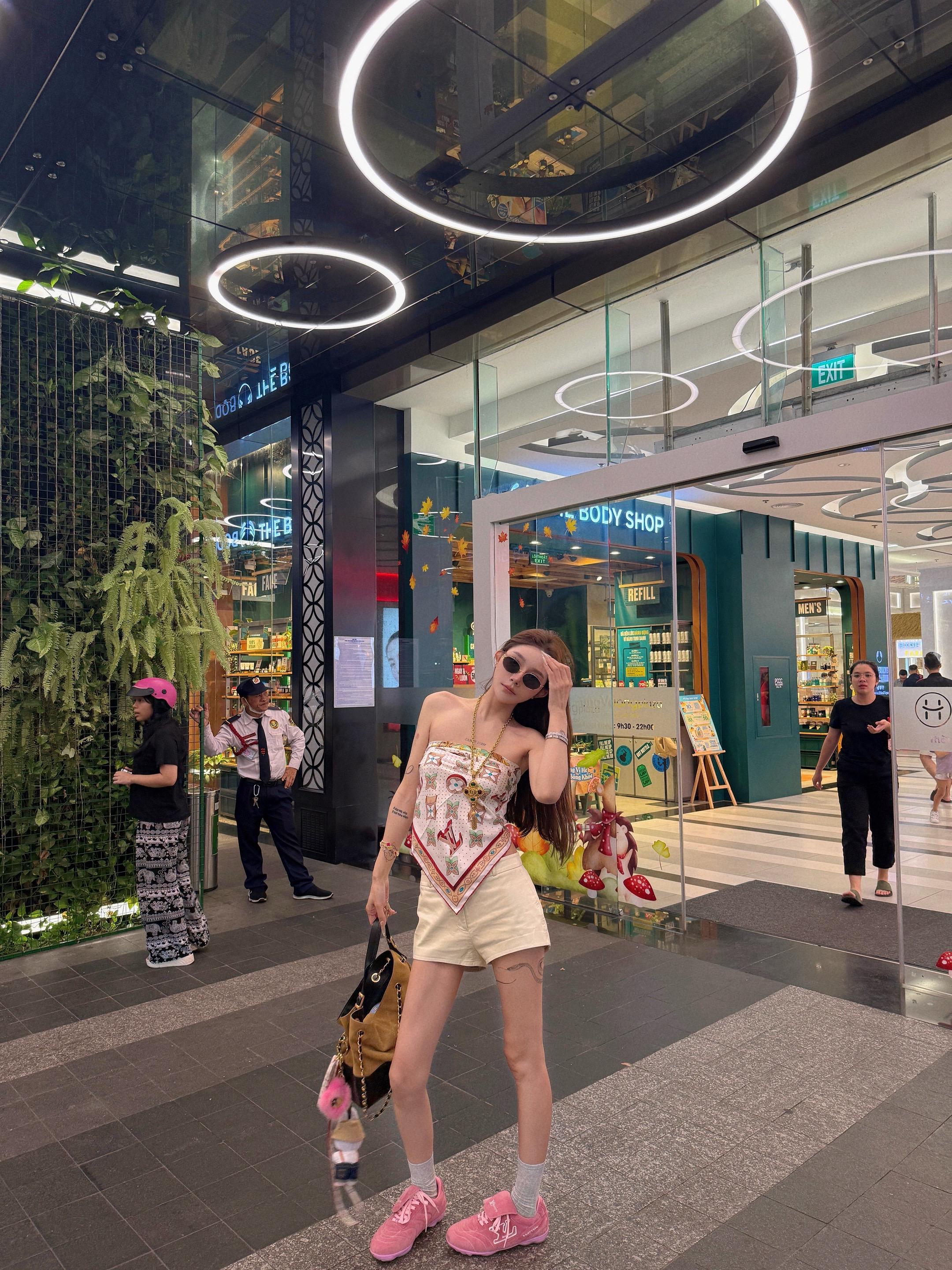 你还讨厌上拜金的女人了 你有金吗 拜金的女人能看上你吗
