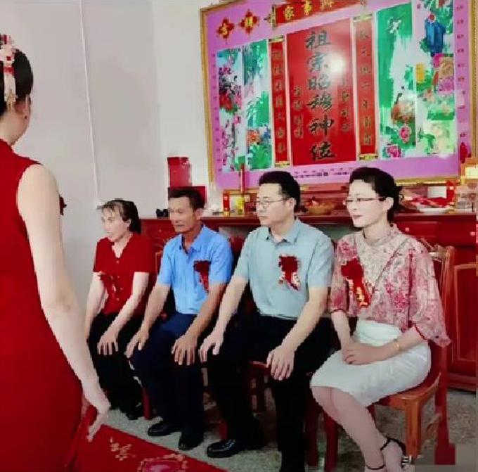这不是爽剧里的富家千金爱上农村穷小伙，而是现实生活中城市与农村两家人的结婚场景。