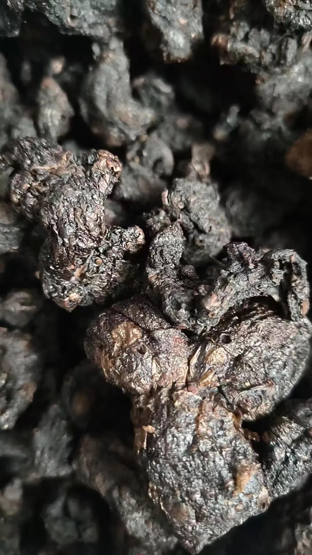 九制野生黄精、直接吃，煲汤泡酒都不错哟💕，黄精有补气养阴，健脾，润肺，益肾的功