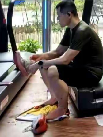 男子从250斤减到160斤，健身房却主动给他退卡！原因让网友不淡定：汗多味大…