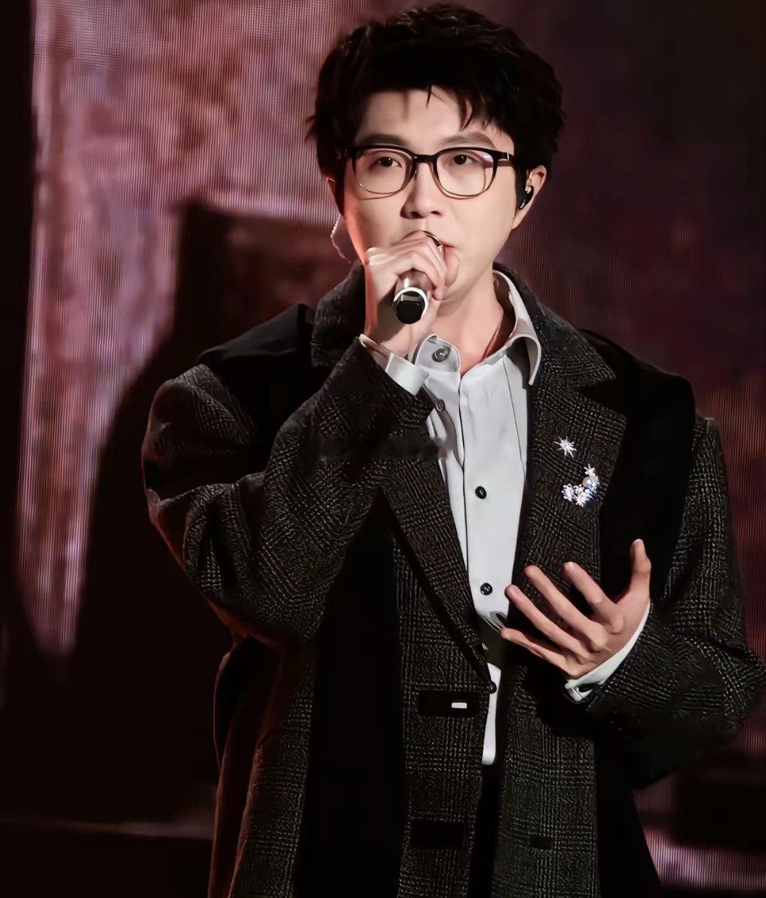 大家不要再怪沈佳润了也不要骂小沈阳因为不是她的错，也不是毛不易带不动，而是《不染