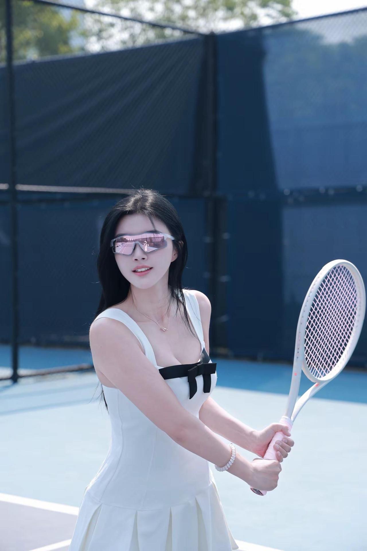 网球女孩。网球穿搭 网球 运动 运动穿搭