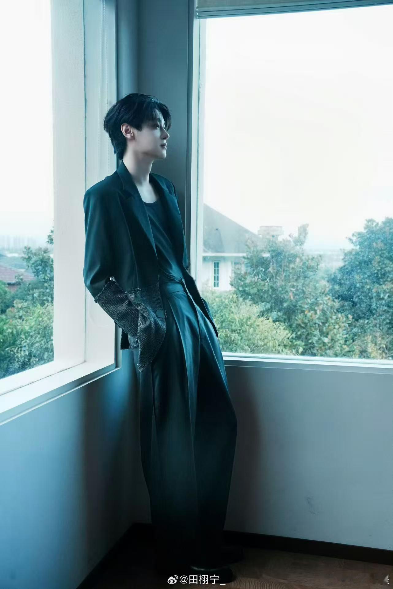 田栩宁窗边照田栩宁大家要注意保暖哦田栩宁大家要注意保暖哦，ok，这也太棒了吧 ​