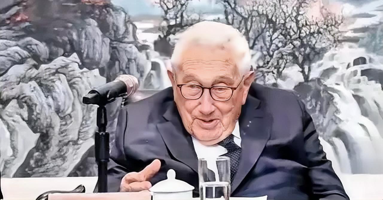 万万没想到，基辛格曾经预言称：俄乌最先耗干的不是俄乌美，而是一个意想不到的国家？