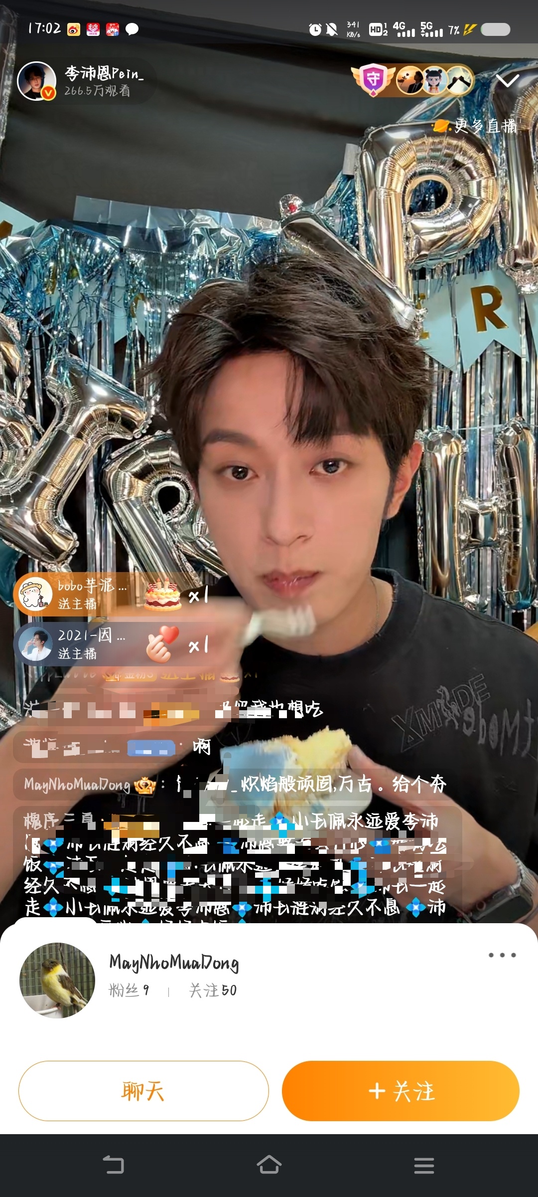 黄星邱鼎杰 今天同事的生日直播全程温馨，满场都是祝福的氛围，本该是只属于他的开心