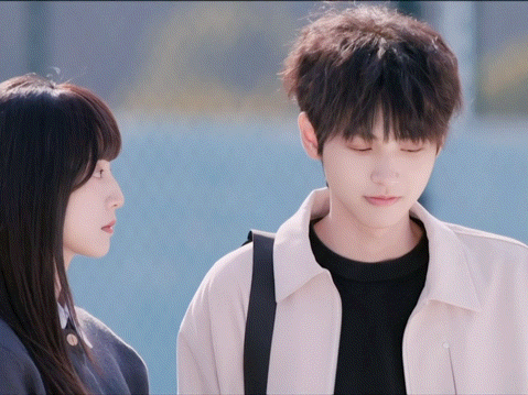 原野上部剧难哄这部剧好哄网剧校服的裙摆 真的被演的陈凡给可爱到了！想起他在《难哄