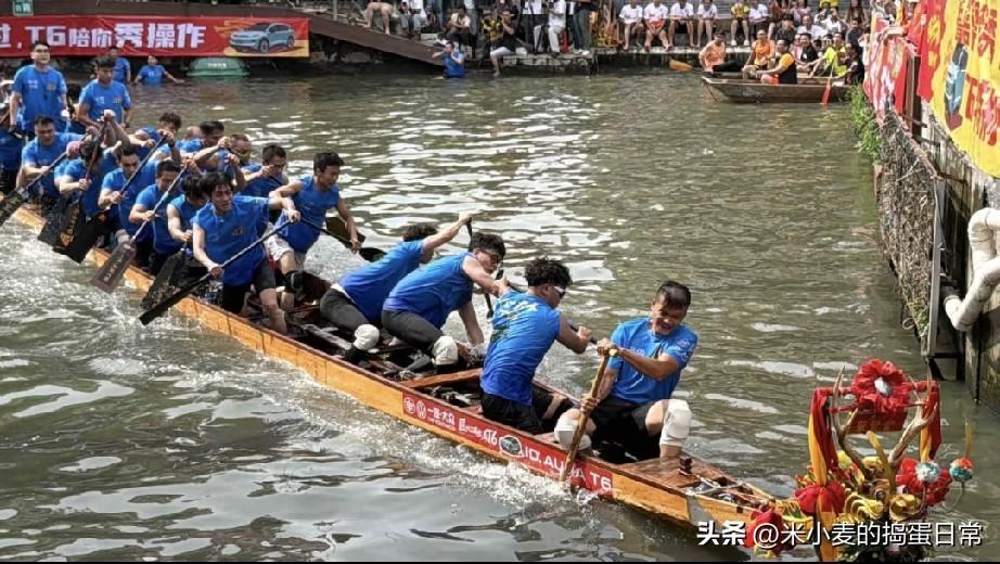 叠滘龙船漂移名场面！过L弯失误落水，惊险又好笑
 
佛山叠滘龙船漂移大赛名场面刷