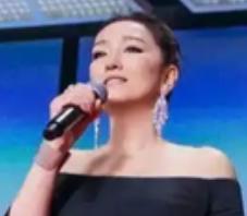 当地时间5月12日晚，第79届戛纳国际电影节开幕，巩俐与好莱坞影星简·方达一同亮