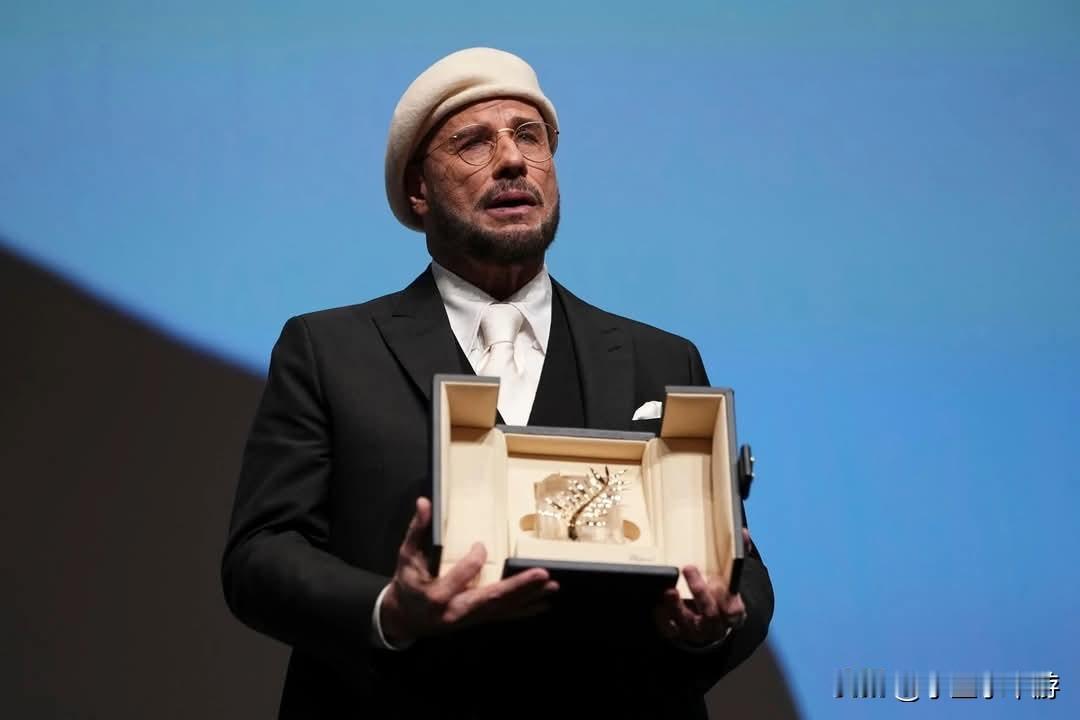 美国演员约翰·特拉沃尔塔（John Travolta）惊喜斩获2026年（第79