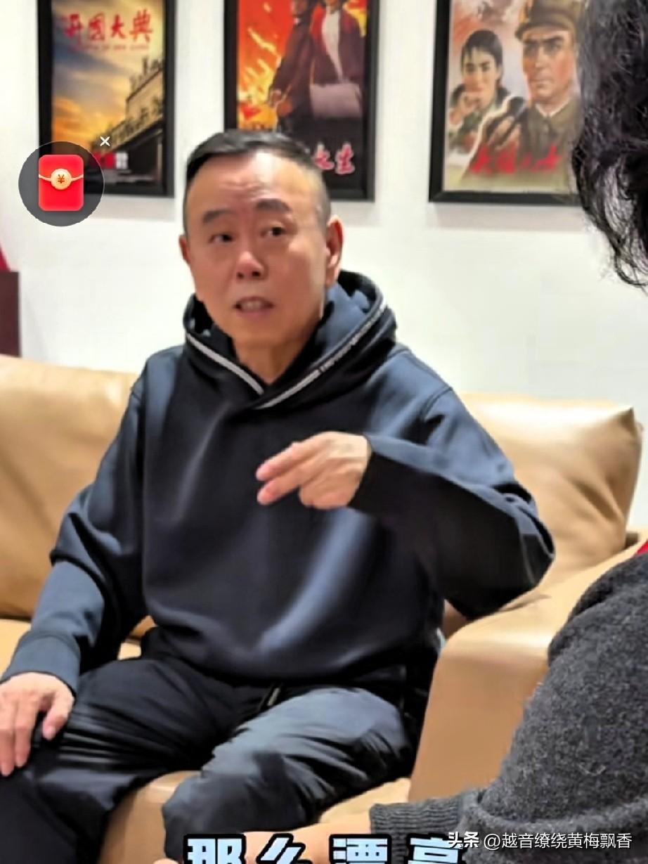 潘长江在个人的社交平台上发布了和老朋友黄晓娟在一起聚会的视频，潘长江说这么多年过