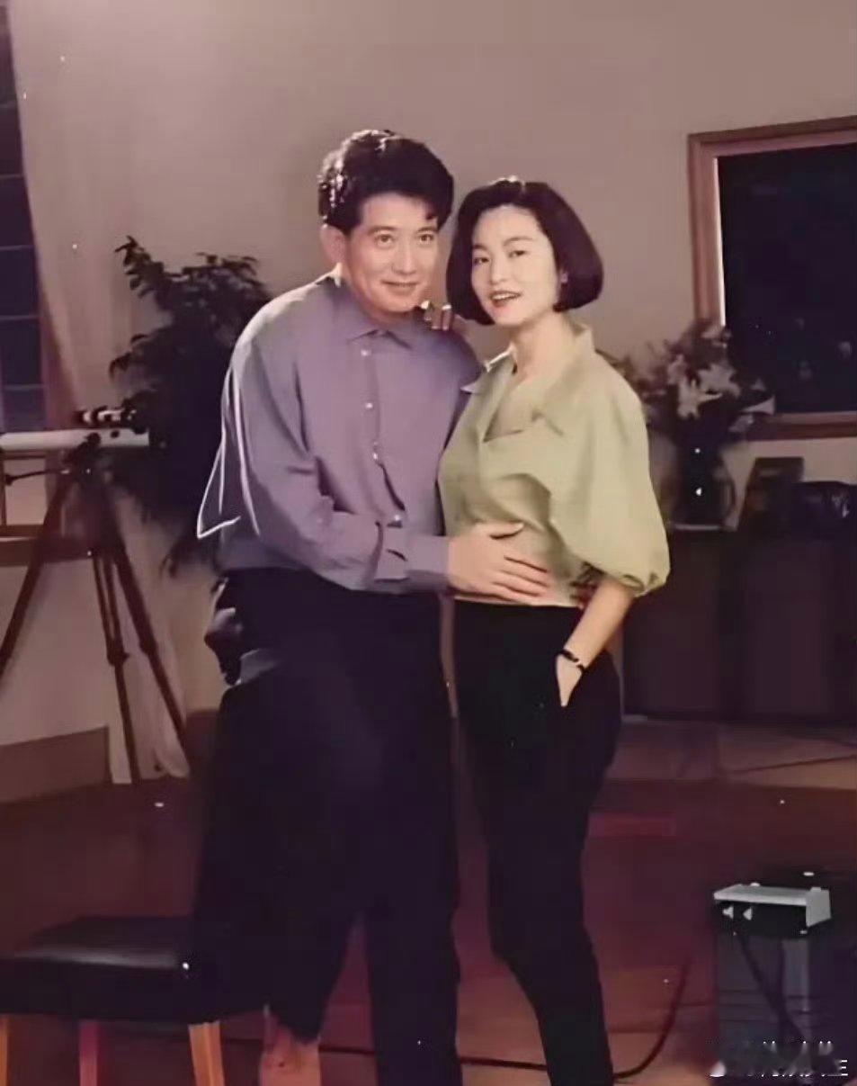 1990年的照片里，两人宛若天作之合，却遗憾未能共度余生。 