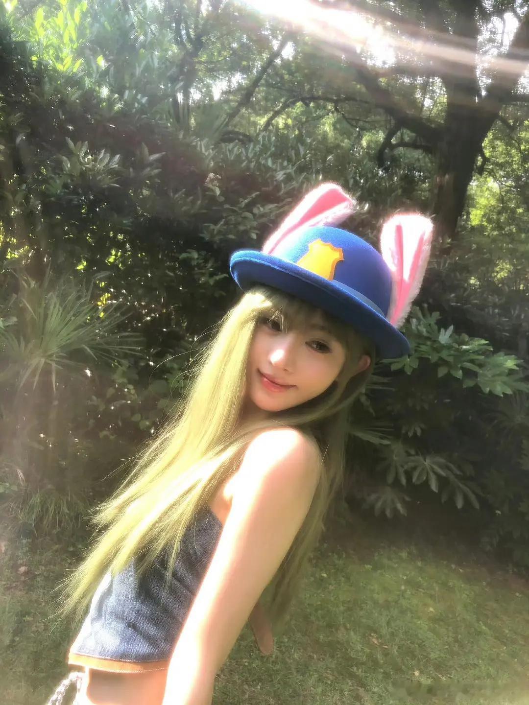 鞠婧祎这是cos的兔警官嘛？ 