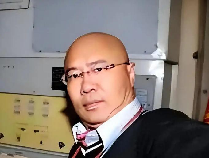 顶着“国际军事评论家”头衔，靠抹黑中国军工博眼球，2022年竟公然教美军“误炸”