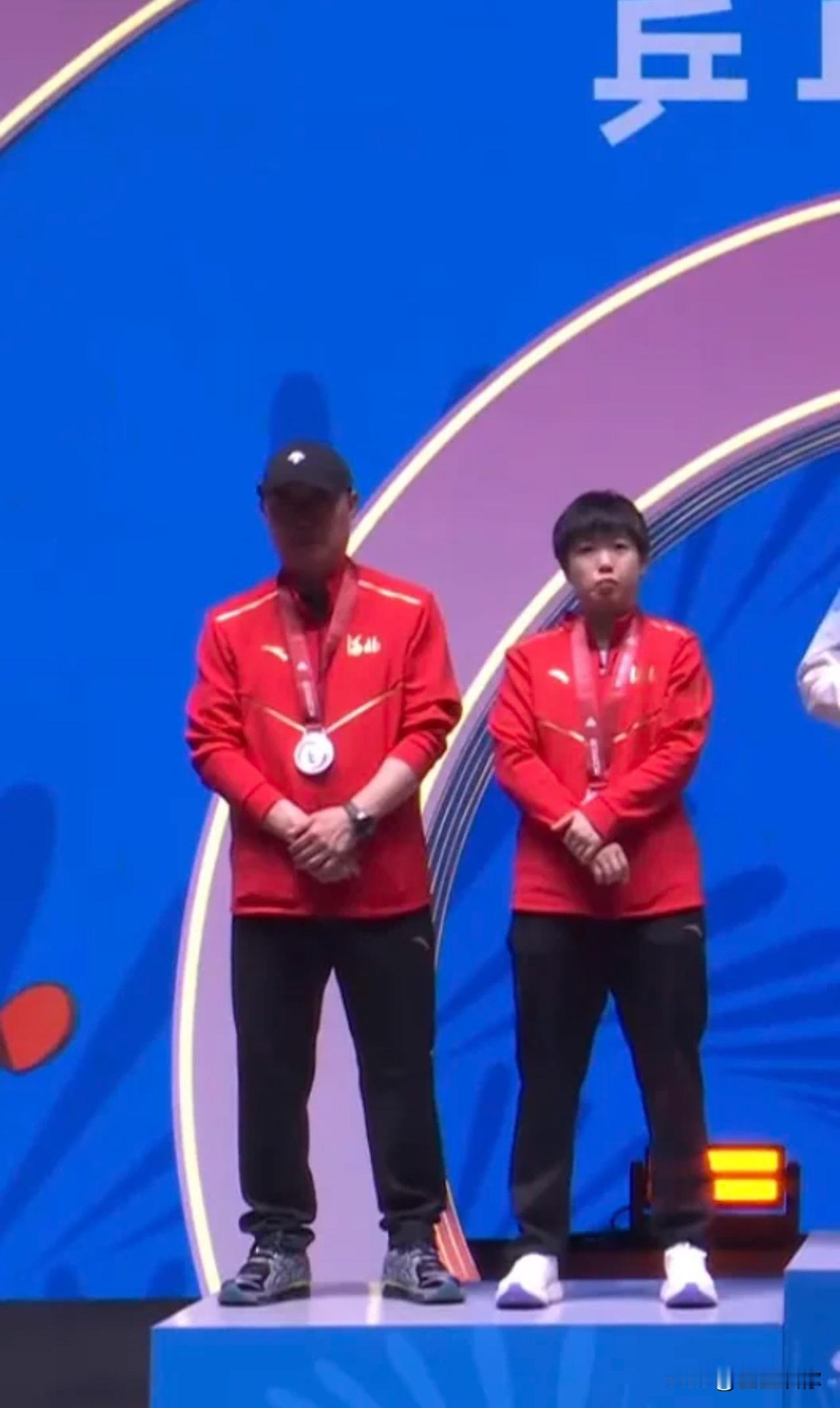 周围人给孙颖莎赋予太重的冠军想法了，其实得不得又有什么所谓？

不要定义四年不四