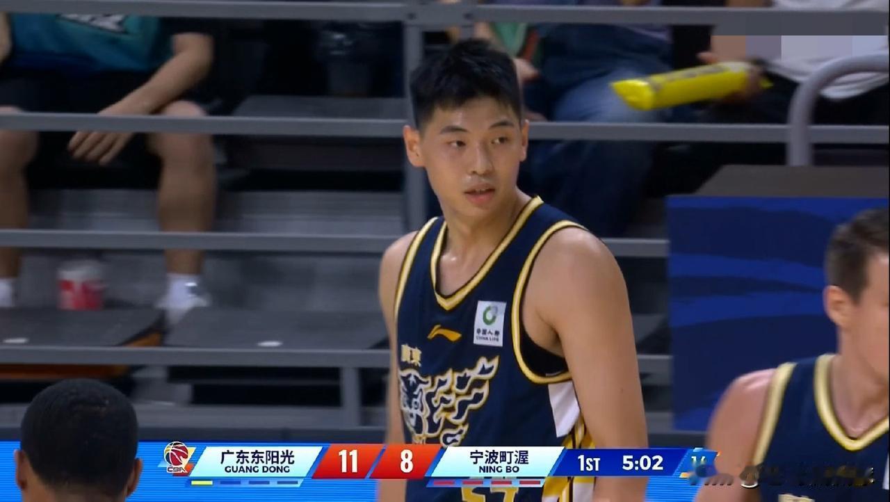 广东东阳光球星崔永熙真是太不适合打首发了！在今天进行的广东东阳光和宁波町渥的比赛