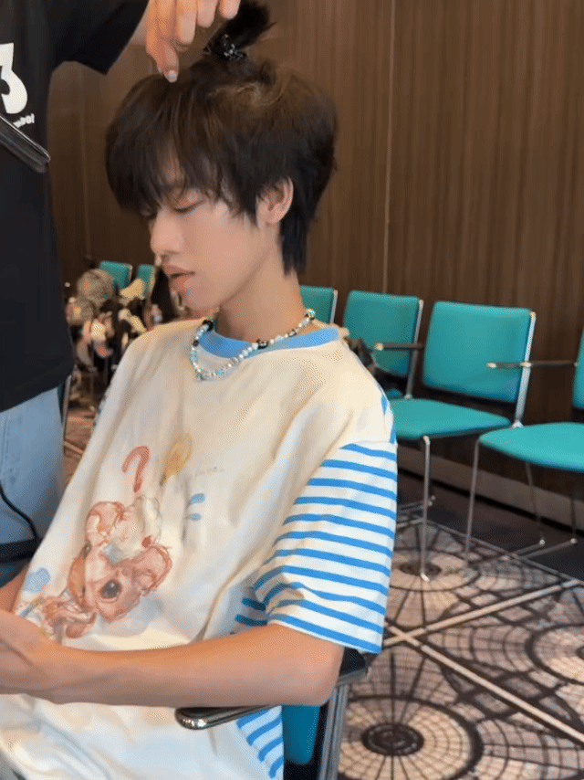 小融咪在巴黎多吃一点呀~也期待小融再给家人们传明信片清融去巴黎吃的第一餐是中餐时