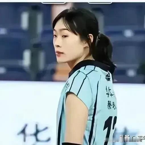 河南女排的进步今年肉眼可见。
9-15名的排位赛，河南以全战全胜的战绩拿下江西、