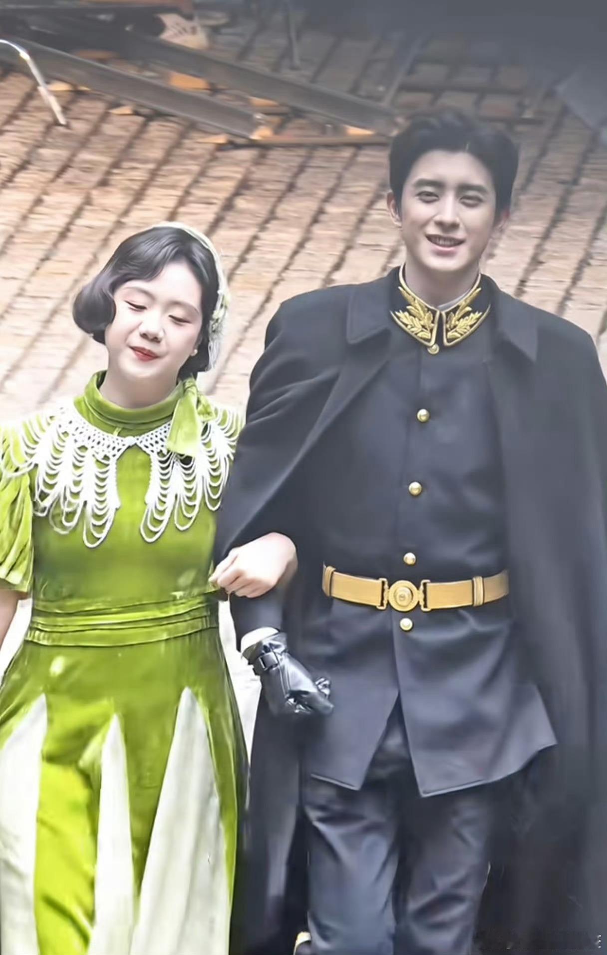 因为万花世界苏绿夏故事的原主用了单独演员，鞠婧祎粉丝要求必须同一张脸，正在维权中