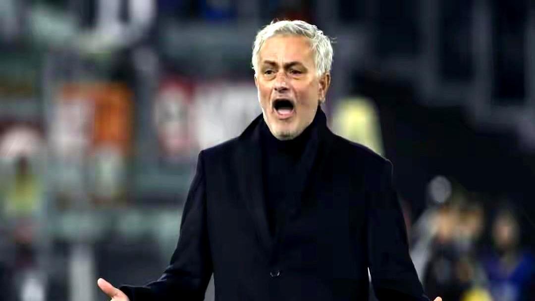 击败尤文？穆里尼奥自己也摇头。
 
本菲卡今晨0-2再败，欧冠出线悬了。
 
二