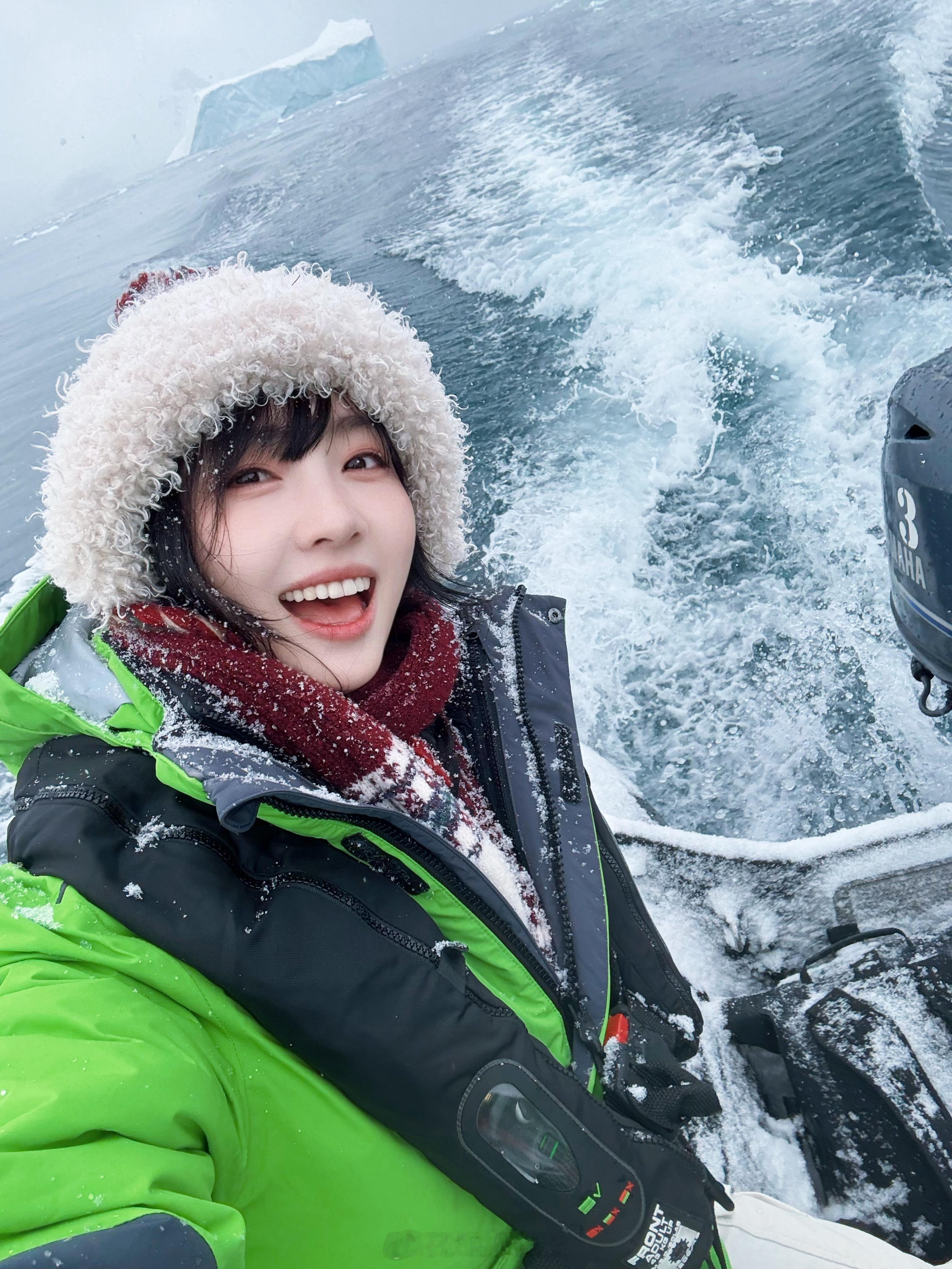 黑冰的形成至少需要百万年的时间。它们是南极的“钻石”，是“冰川的心脏”，藏着百万