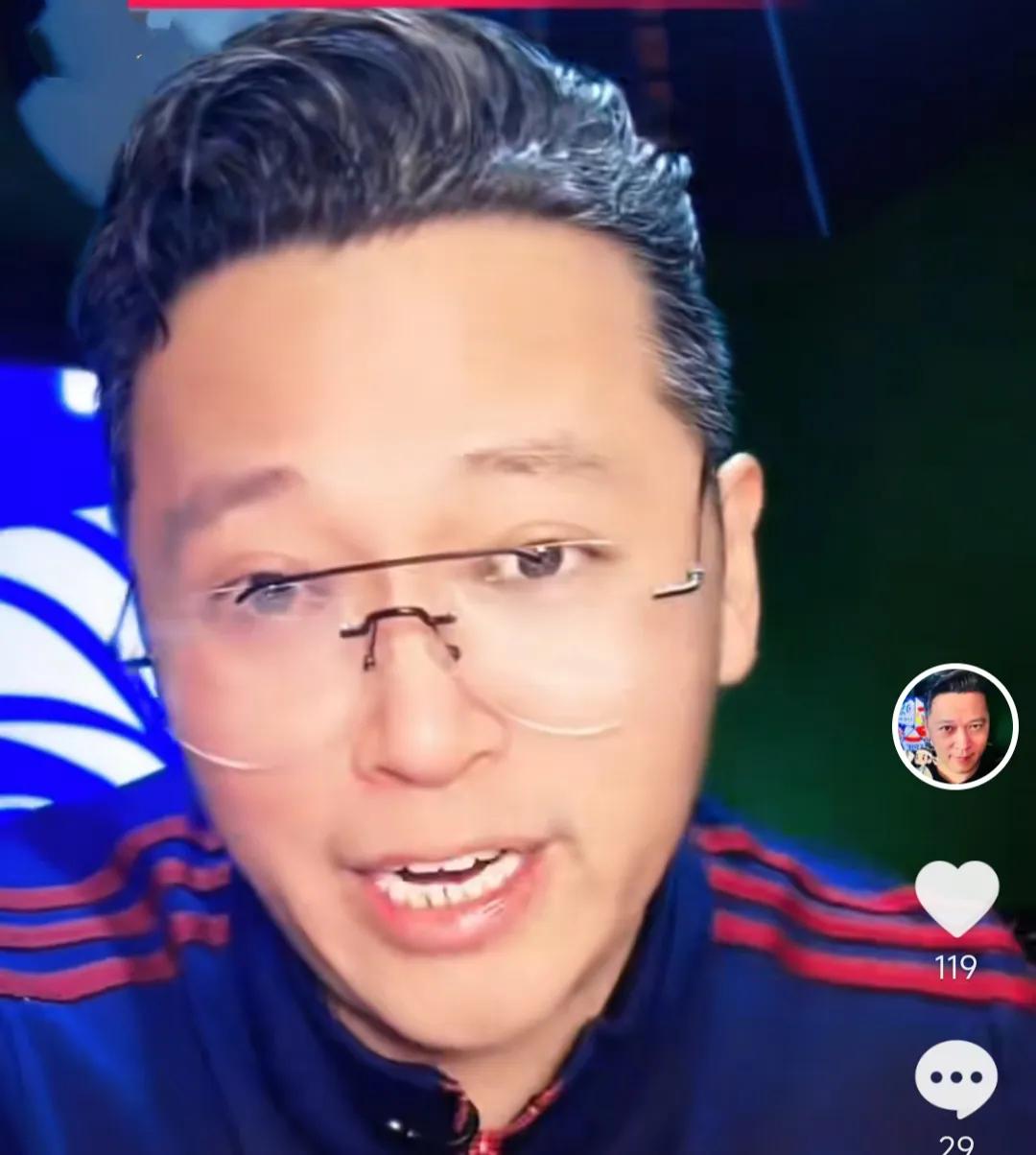 解说员周亮认为，徐根宝培养球员的训练方式非常不科学。
周亮在直播时也举了个例子。