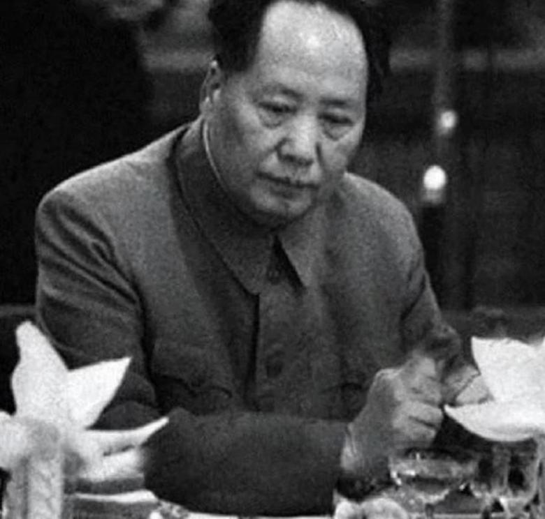 不少人对毛主席的饮食偏好感到好奇，其实若是细细翻看公开回忆与历史资料，会发现他尤