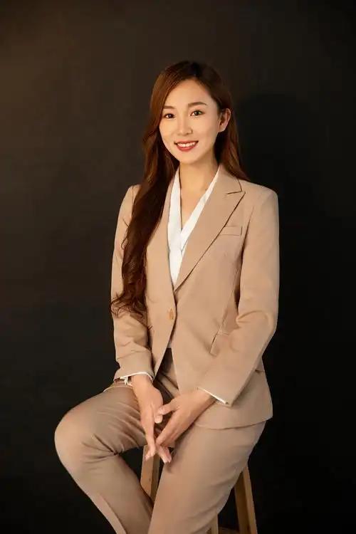 摄影读书会推出商业广告人像布光教程：掌握光影逻辑，让摄影技能走向商业应用

一张