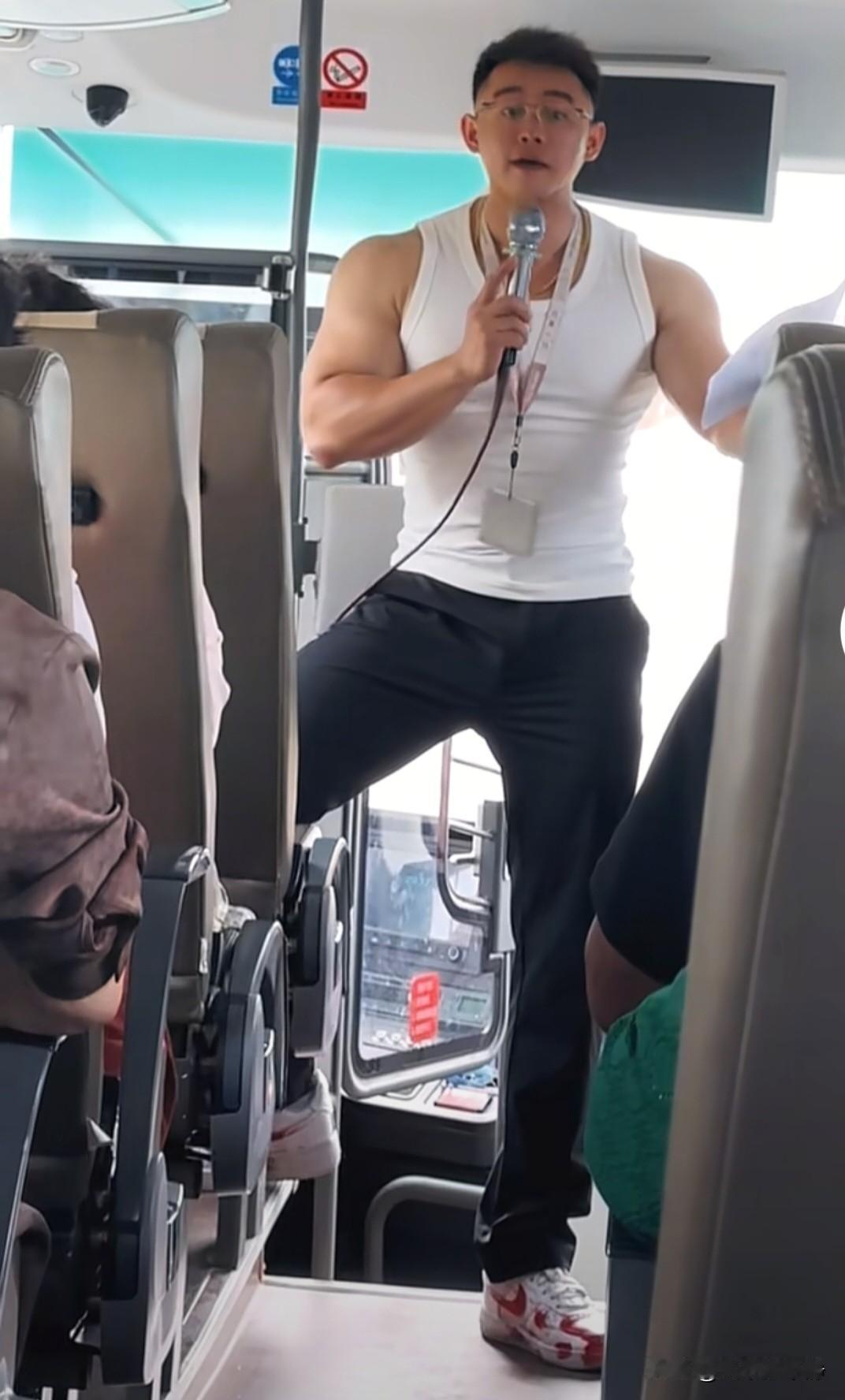 这个导游怎么样!
计划去三亚旅游一个月!
想找一个靠谱的导游，
想要体贴入微的那