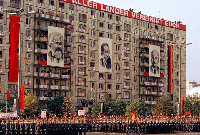 🔴 五一国际劳动节1974年，德意志民主共和国，柏林，“卡尔·马克思”大道玻利