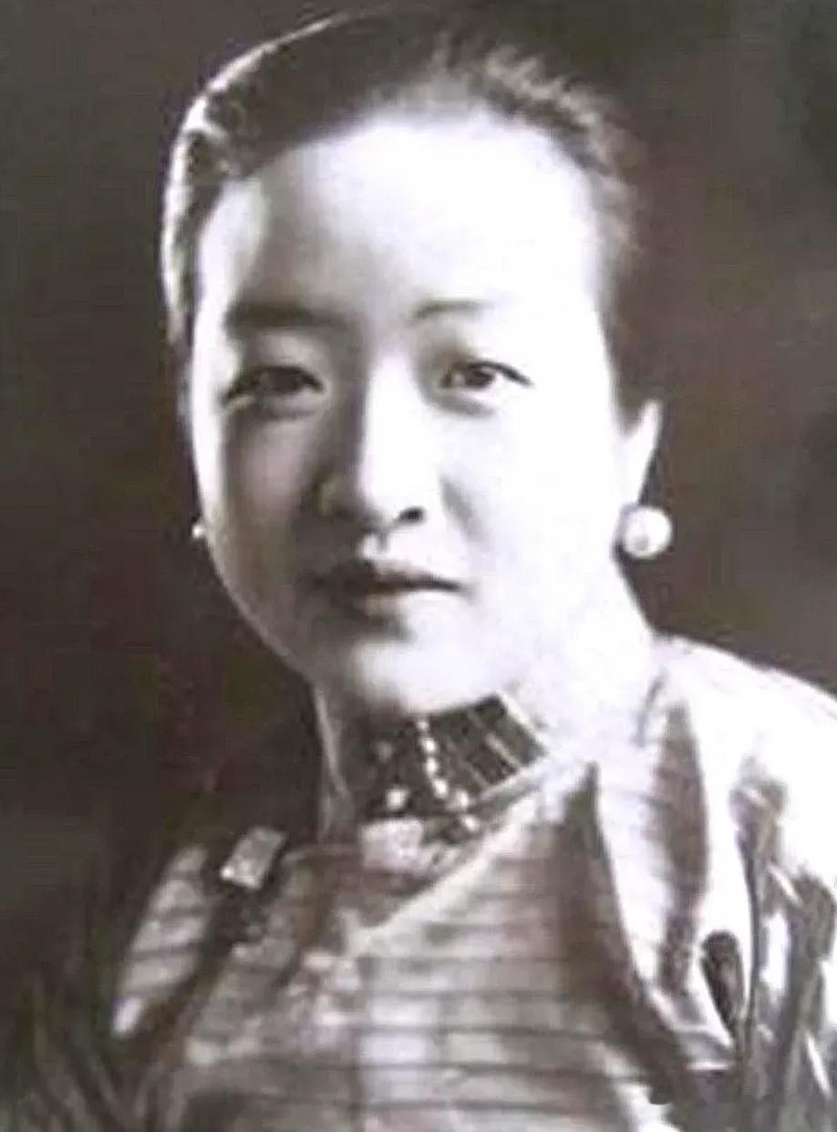 抗战胜利后，宋子文看到昔日恋人盛爱颐，深情地对她说：“好久不见，你还好吗？”谁知