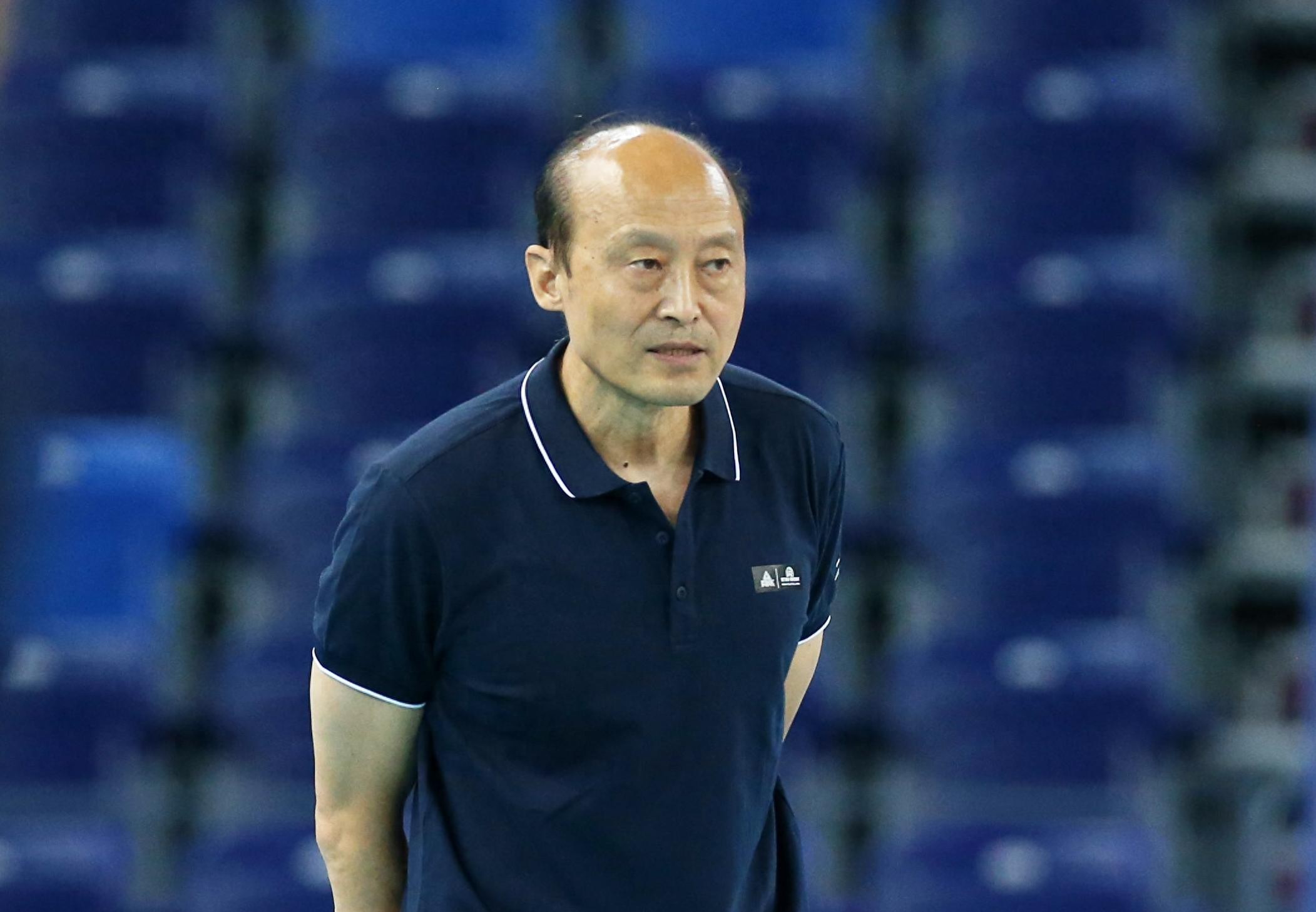 全运会女排成年组比赛中，70岁的四川女排主教练胡进是最年长的教练员之一。这位前中