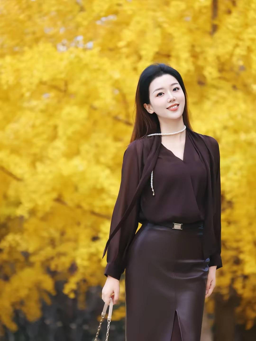 坚持的意义，不在于瞬间的辉煌，而在于日复一日的积累与沉淀。​​就像溪水穿石，不靠