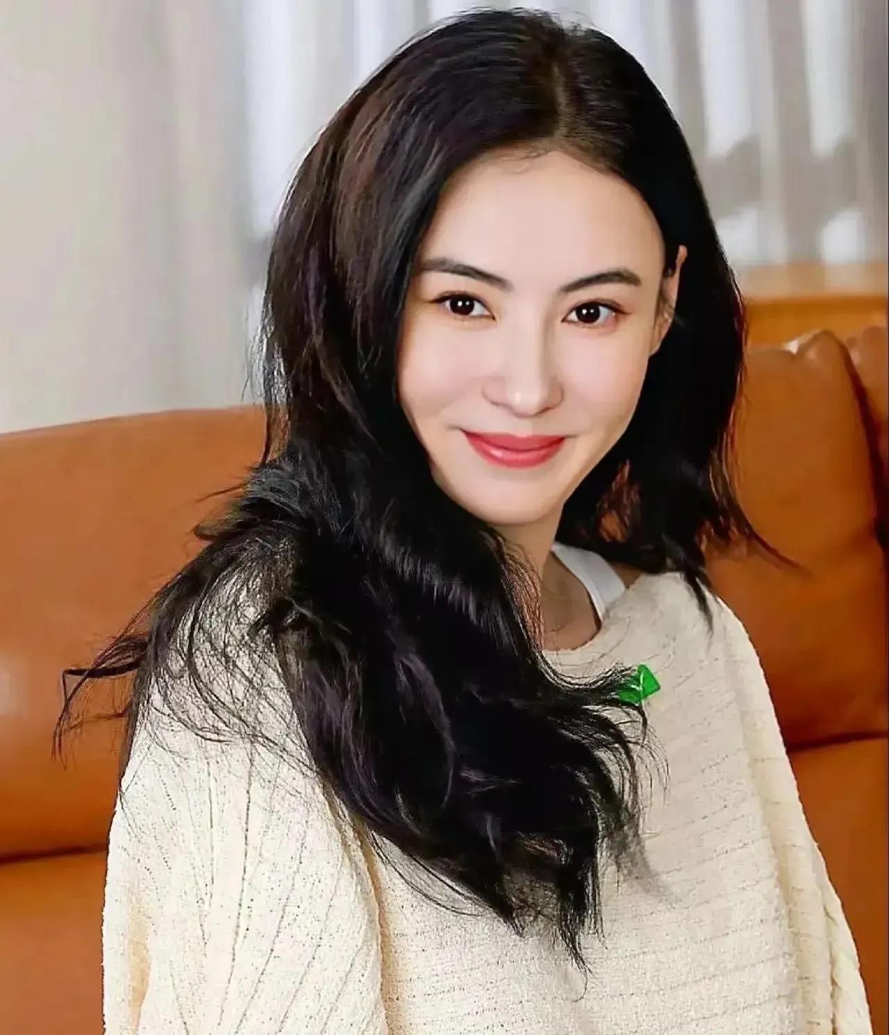 张柏芝为什么不再婚？
 
不是没人馋她身子，
也不是还惦记谢霆锋，而是因为她自己
