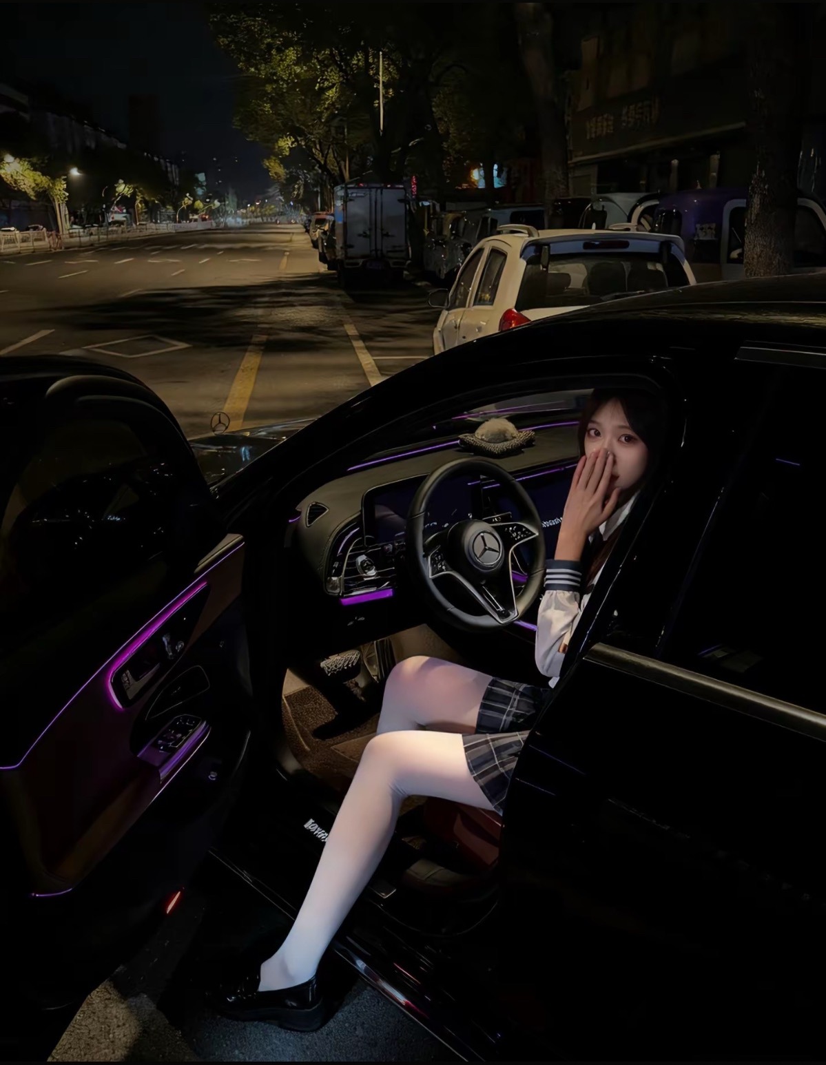 黑丝白丝都不如梅赛德斯 ​​​