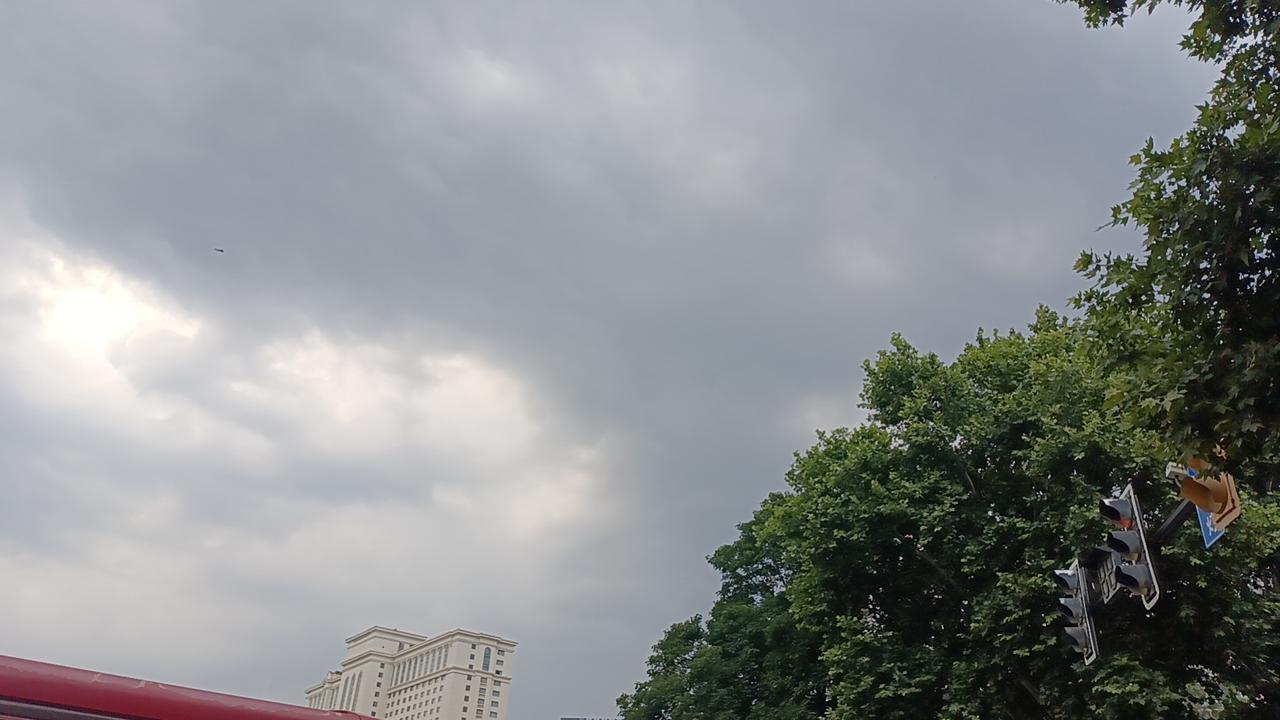 拟完善股票期权组合策略单边平仓。
三天假期，大家研究了三天，没从里面找到一丁点利