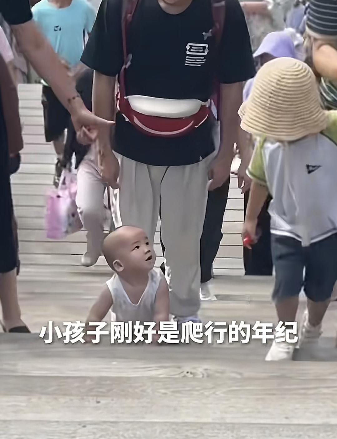 火到新华社了，这下全国人民都知道了
还是新身体好用，1岁爬台阶，满眼的开心与兴奋