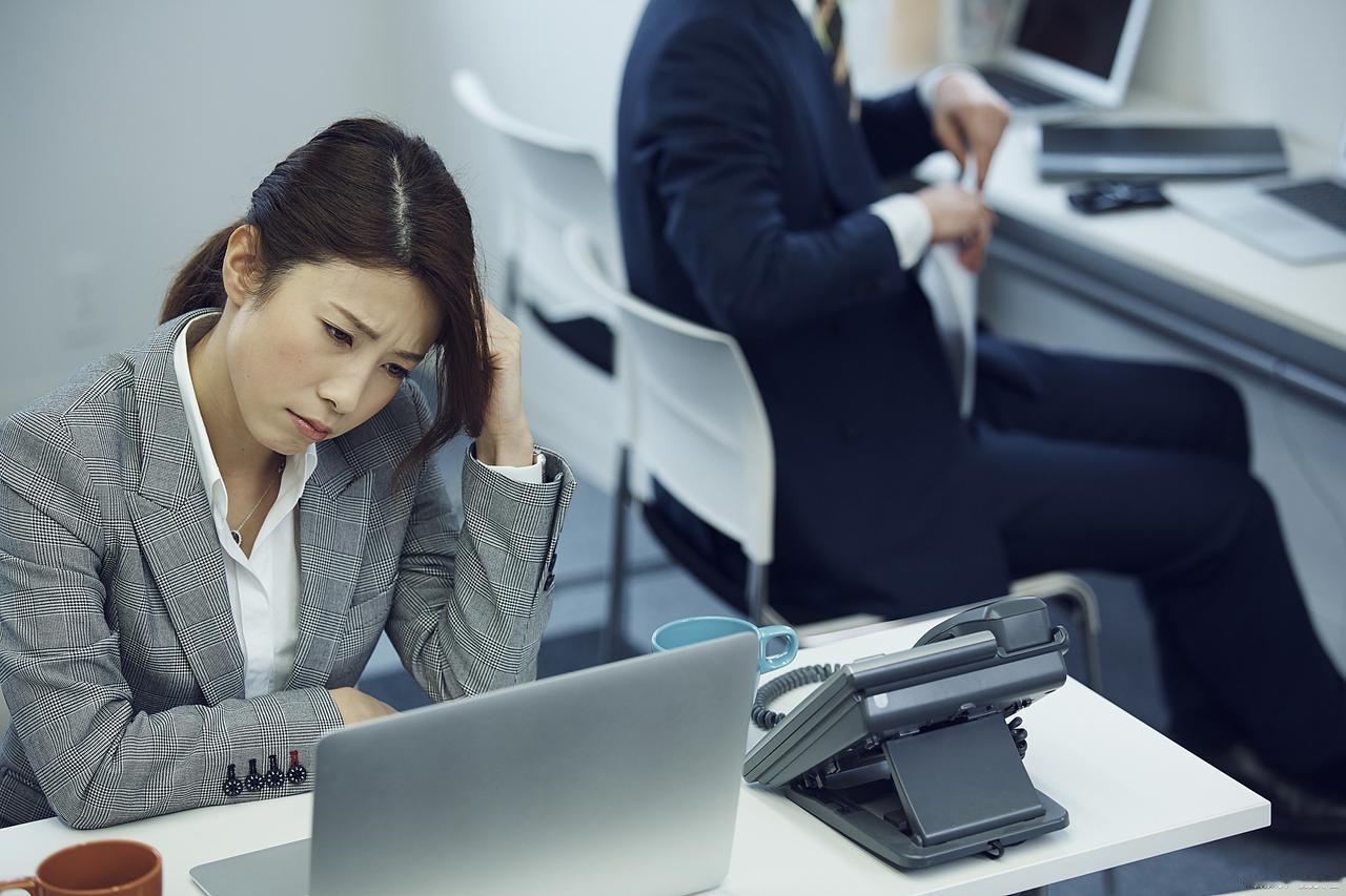 48岁后才明白：50万在手，多少中年人都只想逃离职场这片“战场”？

画面太真实