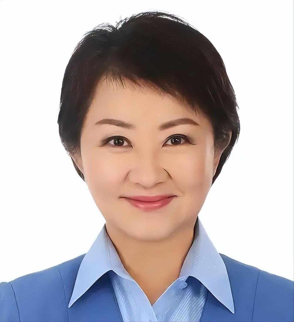 就在刚刚，

台中市长卢秀燕发表声明，

7月30日，针对蒋万安公开表态，支持“