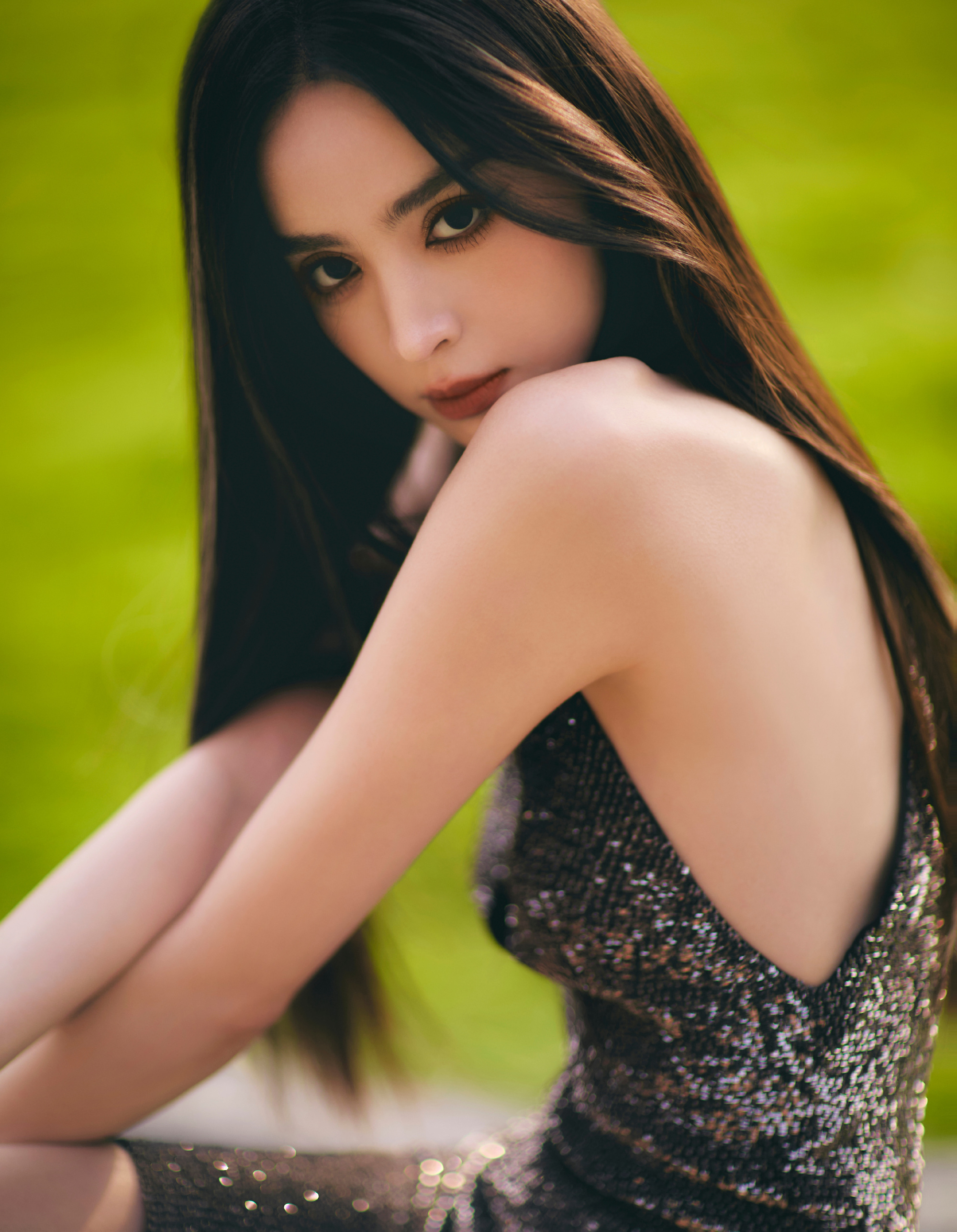 娜扎亮相#米兰时装周#造型大片，这一次来看Tom Ford 2024秋冬大秀，造