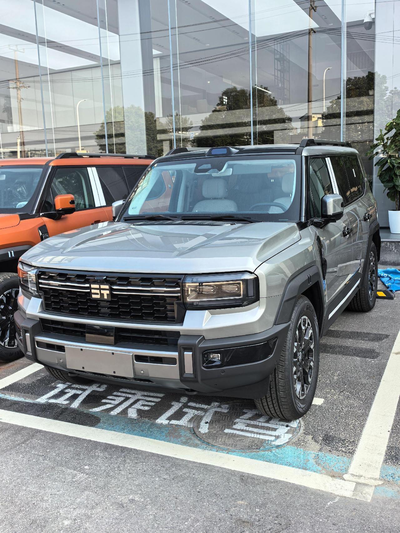 平时一直关注硬派越野车型，对纵横G700和新坦克700做了不少功课，说说自己的看