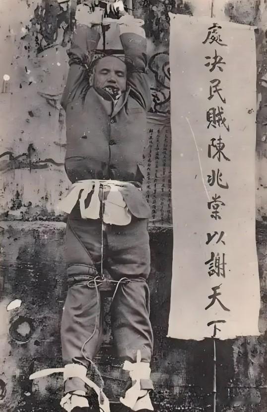 1911年11月，潮州府署前广场，52岁的潮州知府陈兆棠被革命军生擒。

据《辛