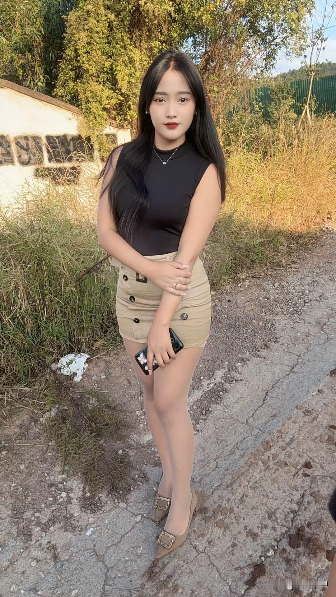 女生的丝袜一般能穿多久一般根据走的路程和丝袜质量判断时间的长短。