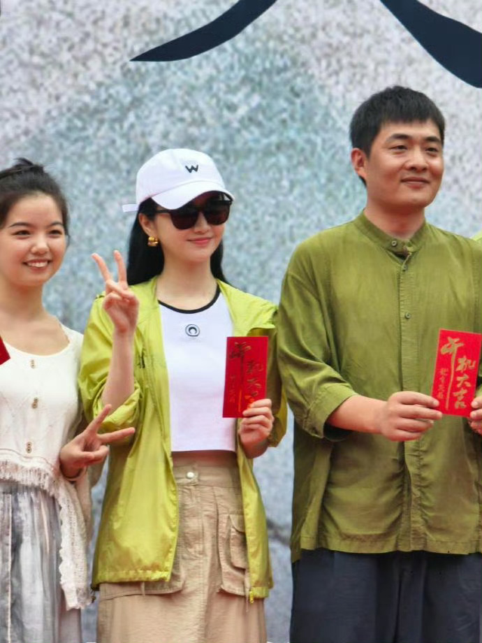 景甜张彬彬二搭龙骨焚箱 开机路透[干饭人] ​​​