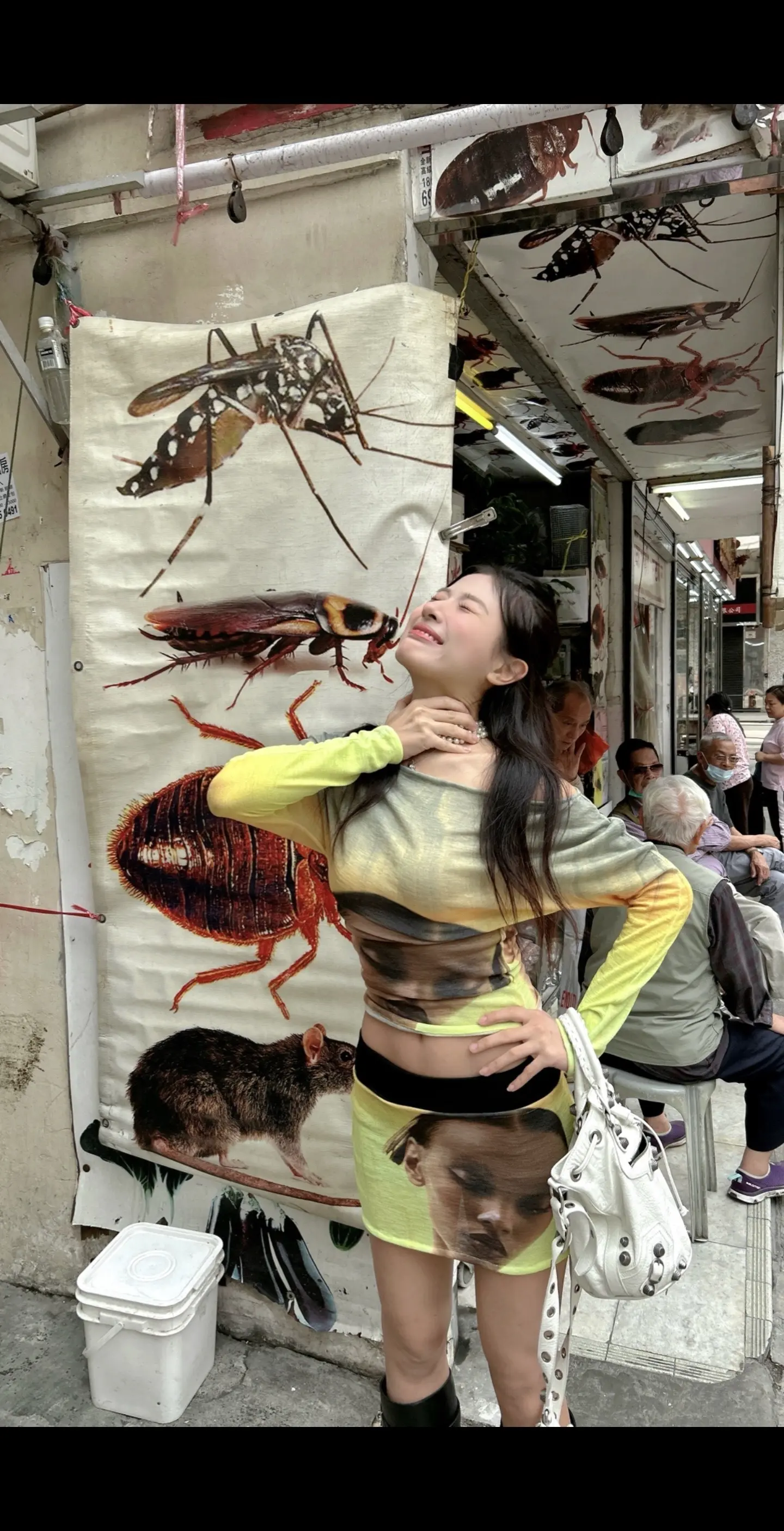 蟑螂咬后重生之“绝世大美女”