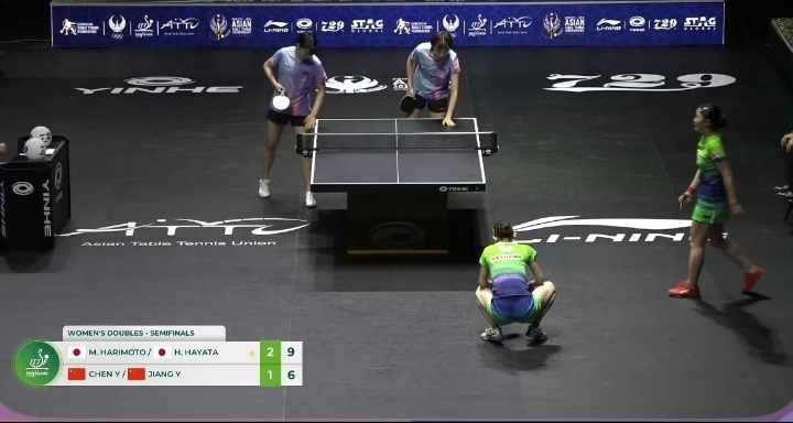 🏓亚锦赛女双半决赛，陈熠/姜依依迎战张本美和/早田希娜。双方激战四局，国乒小将